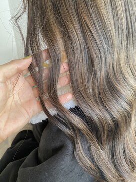 パディントン(Paddington) フラットロング☆シアーグレージュで、透き通るような髪色へ☆