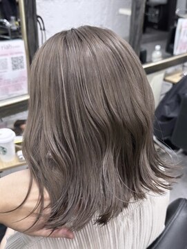 リア(riah) ダブルカラーミルクティーベージュレイヤーカット韓国ヘア