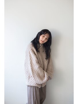 スラップ(SLAP) ゆるふわロングスタイル×落ち着いたダークブルーカラー