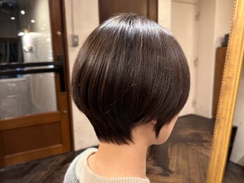 ロムブラン(L'HOMME BLANC)の写真/骨格や毛流れなどに合わせた提案と扱いやすいショートスタイルを。