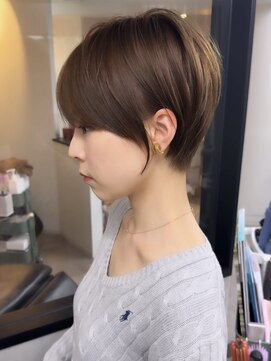 ラフ 新宿(Laff) 新宿 ショート 丸みショート 耳掛けショート ミルクティー