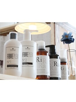 カラーやパーマを繰り返す方におすすめ！人気の【ファイバープレックス】を取り扱い★