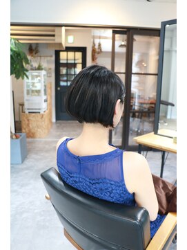 マクナリー(McNally) 前下がりショートボブ