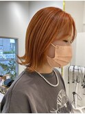 オレンジカラー切りっぱなしボブ外ハネハイトーンカラー派手髪