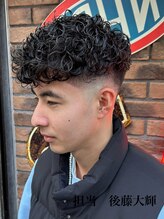 ムア(MUA) スペインカール　フェードカット　メンズパーマ