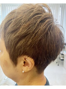 レア(l'ea) 白髪ぼかしショート