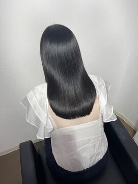 イオエ 元町(ioe) 前髪/暗髪カラー/艶カラー/小顔カット/髪質改善/縮毛矯正/黒髪