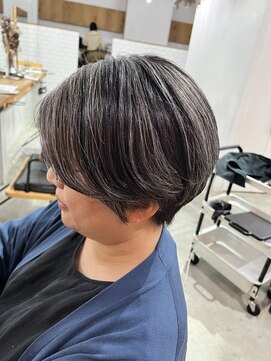 アトリエ ジジ(atelier ZiZi) 脱・白髪染め!ハイライトで作る大人女性の透明感カラー♪