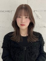 ヨーク(YOKE) ミディアムレイヤーくびれミディアムくびれヘアヘーゼルベージュ