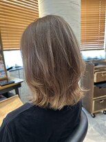 ヘアリゾート粋 ティガ 池袋店(tiga)&nbsp;透明感アッシュベージュ/外はねレイヤー/ミディアム