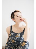 イーズ(e's)&nbsp;デザインカラーで立体的で女性らしいショートスタイルに