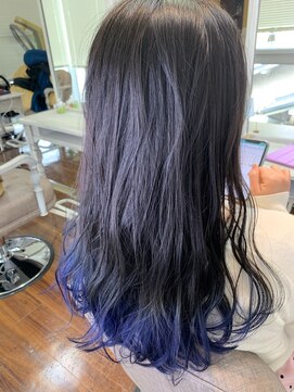 ジウ 上通り(JIU) 10代20代30代切りっぱなしボブ黒髪xビビットインナーカラー