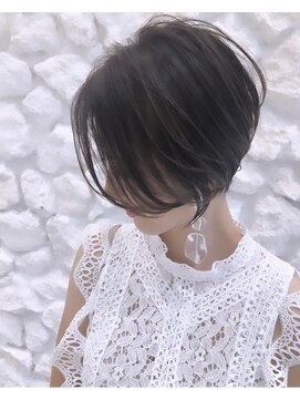 モアナバイヘッドライト 綱島店(Moana by HEADLIGHT) #ハンサムショート#センターパート#暗髪