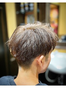ヒロギンザバーバーショップ 大宮店(HIRO GINZA BARBER SHOP) ベージュカラー　後ろ流し刈り上げ