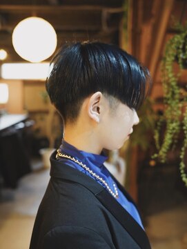 床の間 刈り上げショートヘア