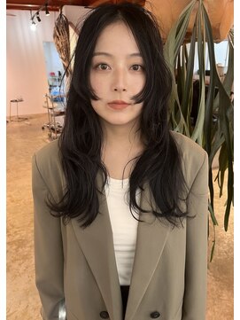 マド(Mado) 顔まわりにぱつっとレイヤー