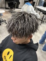 イーラ(era)&nbsp;ツイスパメッシュパーマ/メンズ/刈り上げ/眉毛/ツイスト