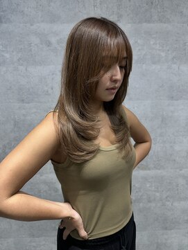 ルイス(L'wis) 柔らかくすみベージュ×レイヤーカット