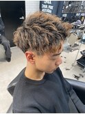 七三スタイルスキンフェードツーブロックスペインカールフェード