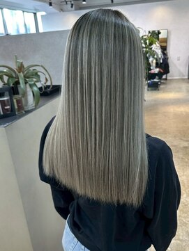 メリー オオサカ(Merly Osaka) white gray balayage