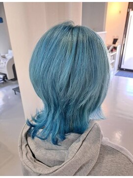 ボンドヘアー(Bond Hair) ウルフカット/レイヤーカット/ペールブルー