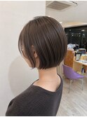 丸みショートボブ×グレージュブラウンで叶える上品スタイル