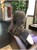 透けるグレージュ