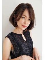 ガーデン オオタカノモリ(garden otakanomori)&nbsp;簡単スタイリングひし形シルエットの耳かけ前髪なし大人ボブ