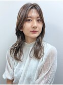 セミロングレイヤー　ハイライト　グレージュ