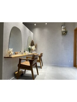 【玉造徒歩5分】白,グレー,ゴールドをモチーフにしたお洒落で落ち着いた空間。貴方だけの特別な時間を…。