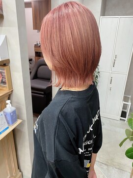 イルウィ(irwi) 【トレンド】ブリーチ　ピンクベージュカラー　レイヤーボブ