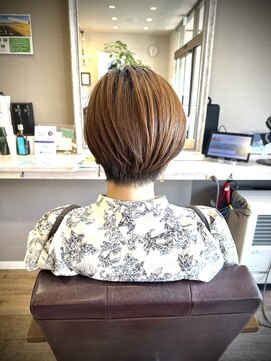ヘアーメイクロージー 八軒店 (HAIR MAKE ROSY) 大人女性に似合う若見え上品ひし形くびれ美シルエットショート