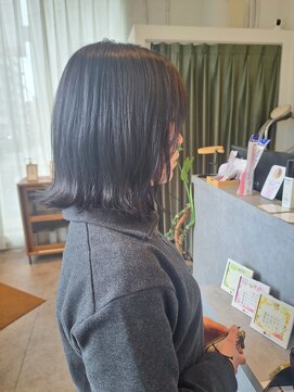 トイズファクトリー(Toys Factory) ミディアムスタイル×ブルーブラック美髪