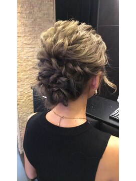 ヘアアレンジ  結婚式 卒業式 成人式  【PLUG】