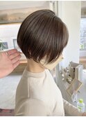 大人ショートボブ前下がりショートカット丸みショート前髪あり