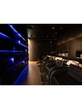 -心も体も癒されるリラクゼーションを進化させているsalon-専用のフルフラットのリクライニングチェア有★