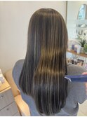 女性らしいロングストレートスタイル