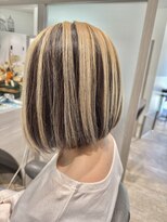 ブロッサム 保谷(Blossom)&nbsp;10代20代30代アンブレラハイライト前下がりボブホワイトベージュ