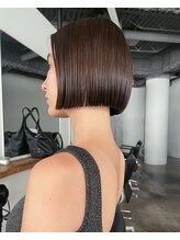 ナヌーク シブヤ(nanuk shibuya) 重そうで軽い切りっぱなしボブ・透明感チョコブラウン