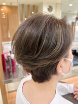 トレボー 永山店 小顔 ハイライト 大人ショート