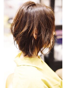 ミッシェル アフロート(michelle afloat) 20代30代40代50代ラウンドCカーブカット×子がラフ外ハネボブ