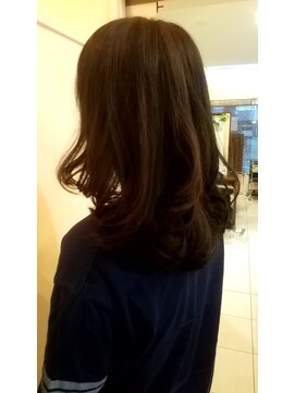 オッジ ヘアー ジャッロ(Oggi Hair giallo) くせ毛を生かすお悩み解消スタイル