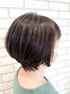 アッシュ 十日市場店(Ash) 小顔ひし形ショートボブ