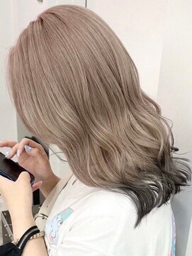 ウィコ 新宿(WICO) milk tea beige×black design [新宿駅/モード/ダブルカラー]