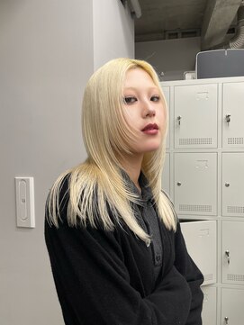 ヴァーディ オモテサンドウ(Vardy omotesando) ブロンド/抜きっぱなし/金髪/ブリーチ