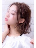 ミディアムヘアデザインカラーシルキーベージュ