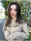 センター分けロングヘア オリーブグレージュ