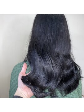 エコル(EKOLU) ダークトーンでも透明感溢れる！