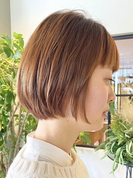 ラーサ(LaHzA) 大人ショートボブ前下がりショートボブ丸みショートボブ前髪あり