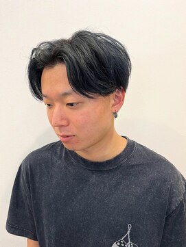 ファイブ ヘアー(FIV hair) センターパート×ネイビーカラー